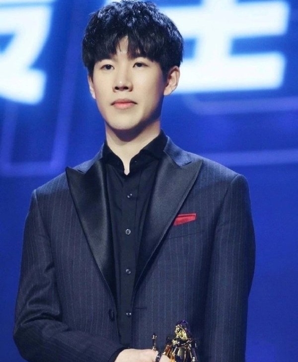 也拥抱革新 也拥抱革新